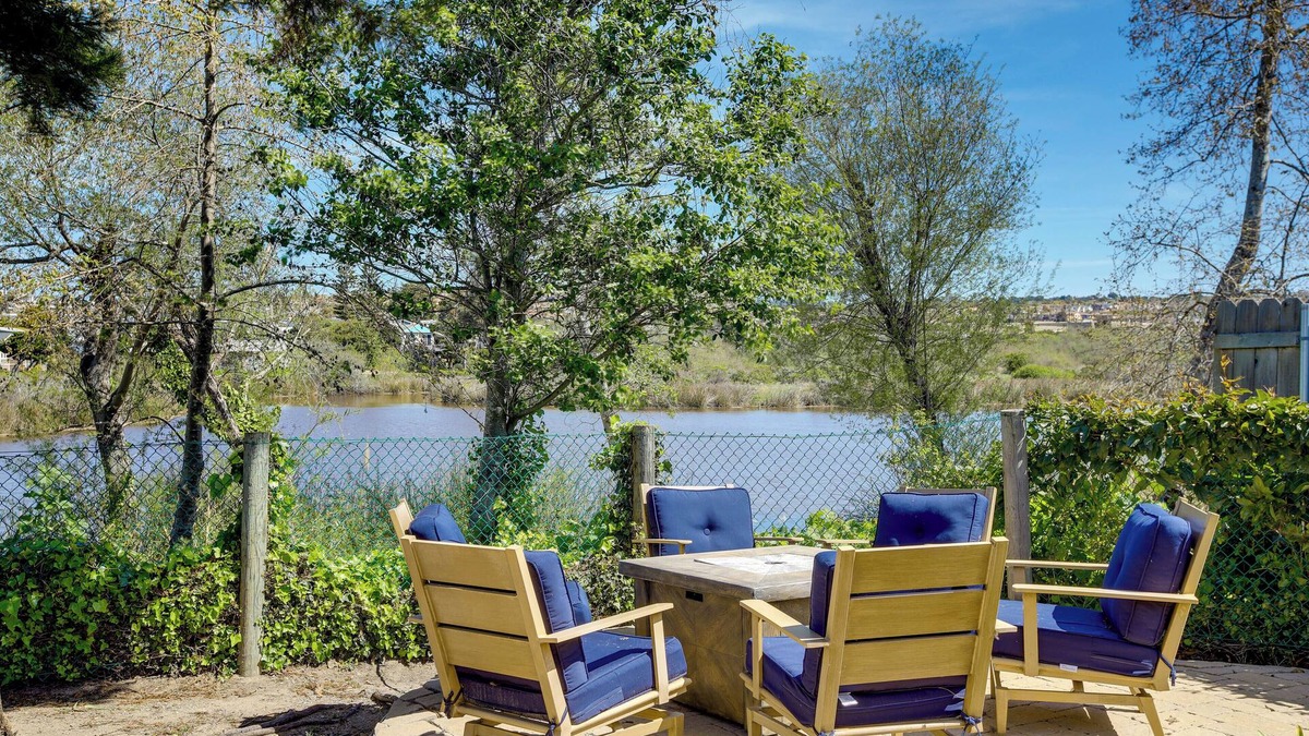 Pismo Beach Cottage | Lakefront Grover Beach Home ~ Walk to Ocean!