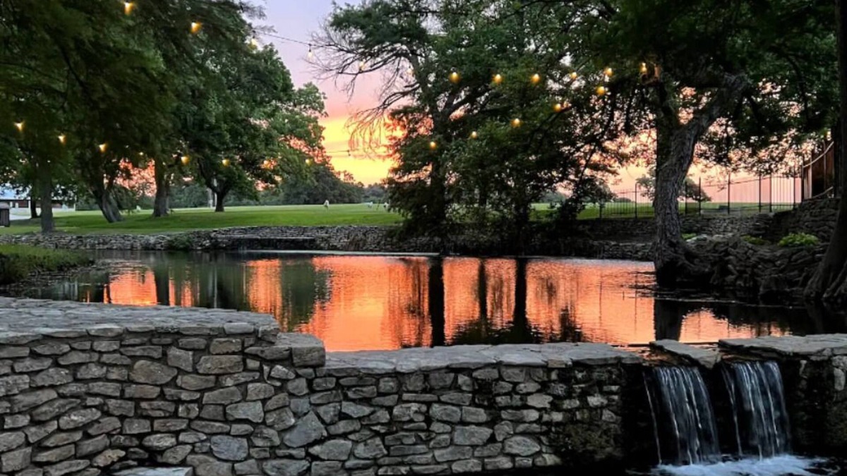 Brandon House | Lakefront Guest Ranch Retreat w/Kayaks/Fishing/Pools/RecCourt/FarmAnimals