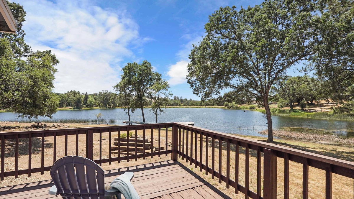 Somerset House | Lakefront Haven+GameRoom+Canoe with Stunning Views