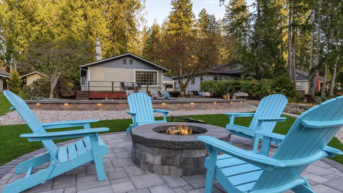 Allyn House | Lakefront Haven: Lakeland Village Golf!