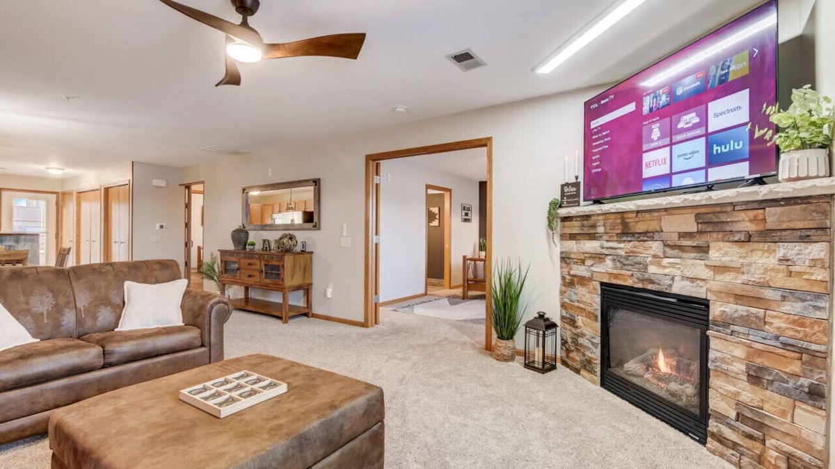 Lake Delton Condo | Lakefront Haven - Families, Golfers, Girl's Trips