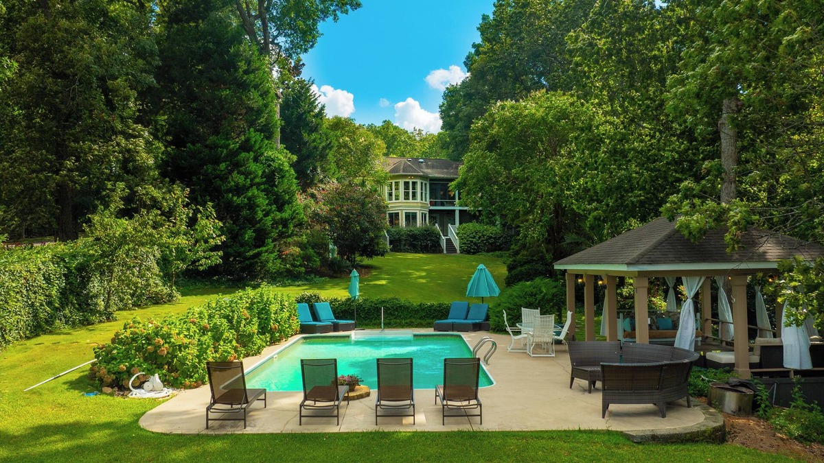 Lexington House | Lakefront Heaven! Pool, Cabana, Big yard & porches, kayak, In Lex! Boat Option!