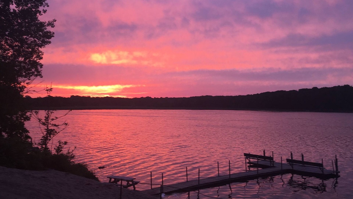 Elkhorn House | LAKEFRONT HIDDEN GEM !