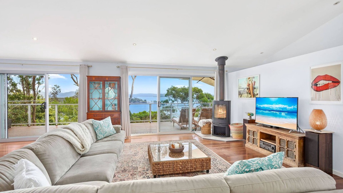 Green Point House | Lakefront Holiday Home