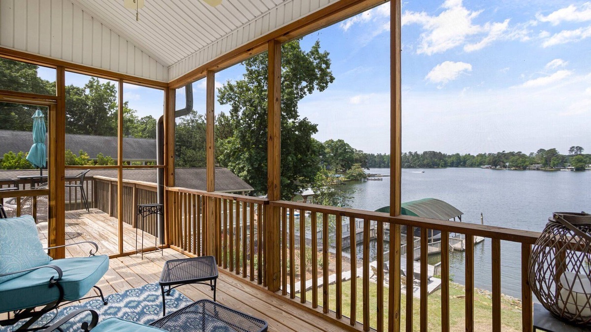 New London House | Lakefront Home- 7 bedroom 4.5 bath- Sleeps 16 + Game Room, PS-4 - Badin Lake, NC