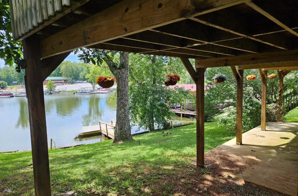 Dayton House | LAKEFRONT Home at Lake Chickamauga! Walk to the Marina!