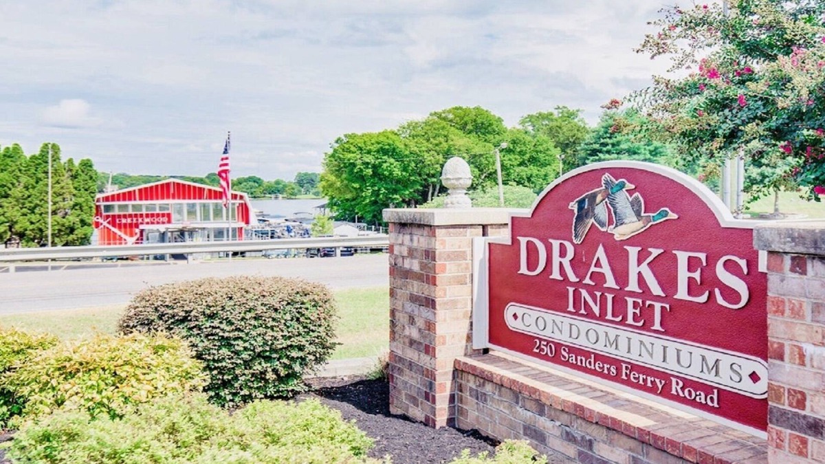 Hendersonville House | LAKEFRONT HOME! Downtown Nashville > 20 miles