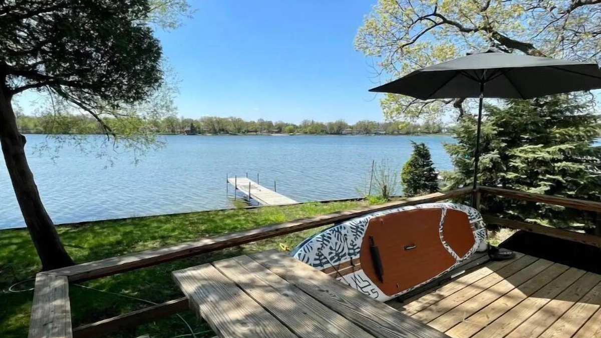 Grayslake Cabin | Lakefront Home on Gages Lake