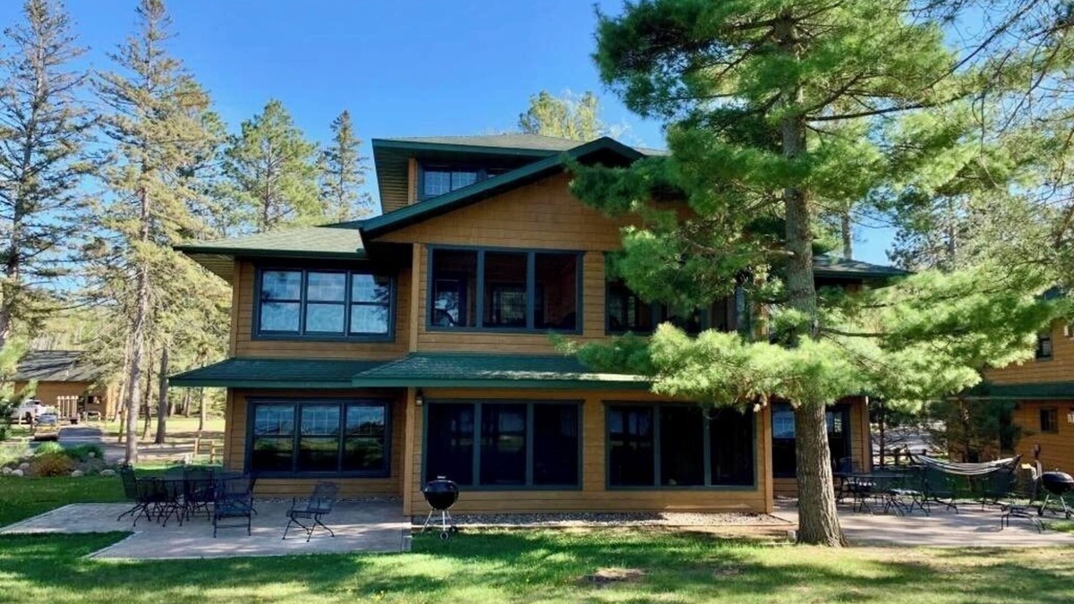 Pequot Lakes Resort | Lakefront Home on the Whitefish Chain - Outdoor Pool, Pickleball Courts and More