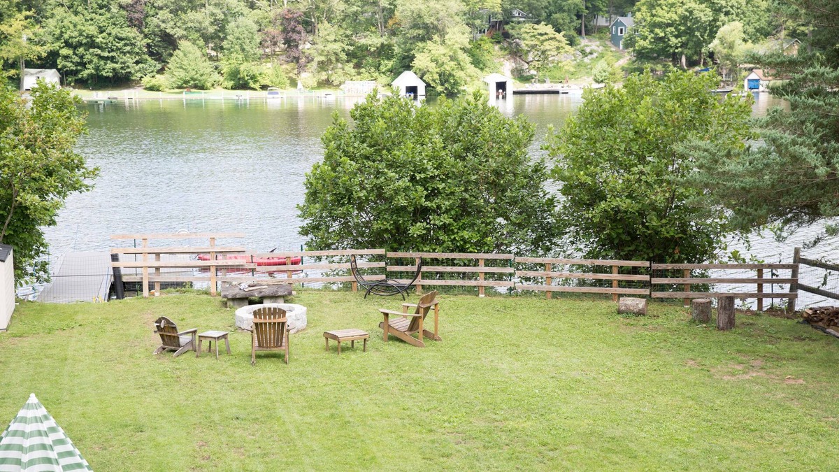 Putnam Valley House | Lakefront home on beautiful and private motorboat la - 100 feet private lakefron