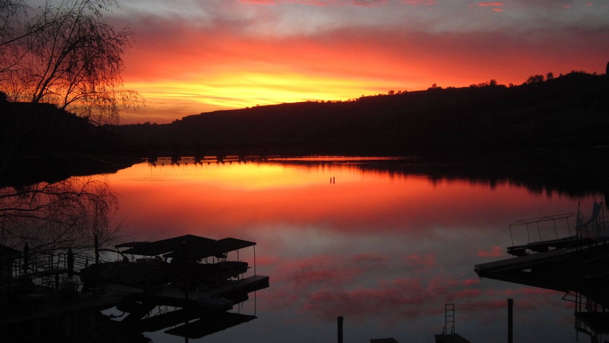 Jamestown House | LAKEFRONT HOME! Private cove with your own dock on the water! See Ramp info