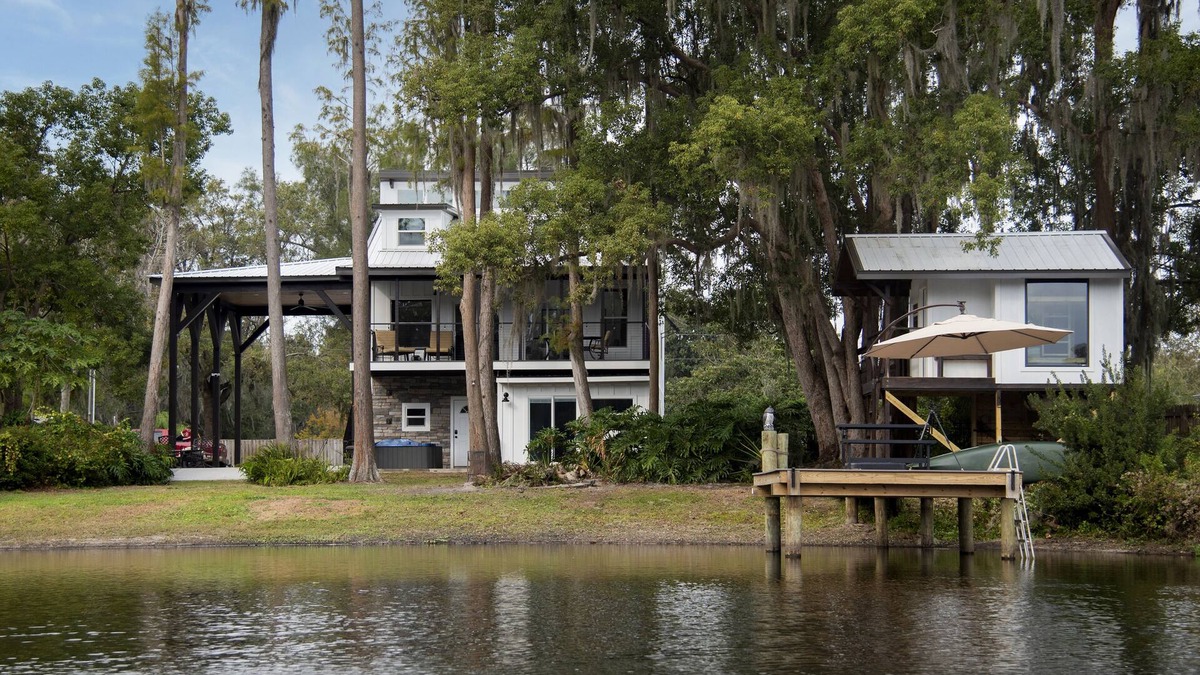 Keystone House | Lakefront Home's Separate Apartment in Odessa, Tampa, FL!