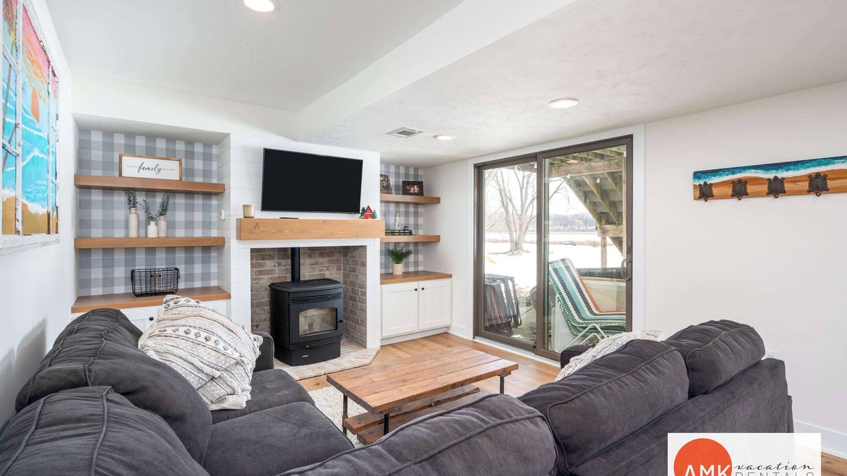 Belding House | Lakefront home Slayton Shores - Great Fishing!