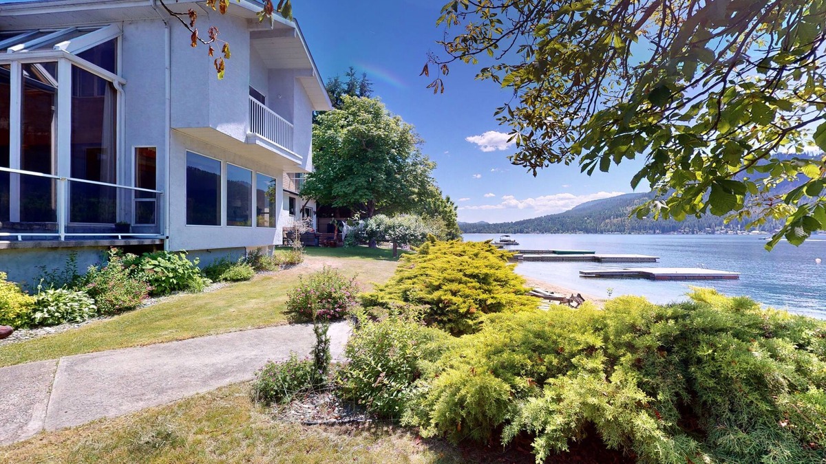 Christina Lake House | Lakefront home w/private dock, buoy, fire pit, deck, BBQ, WiFi & enclosed yard