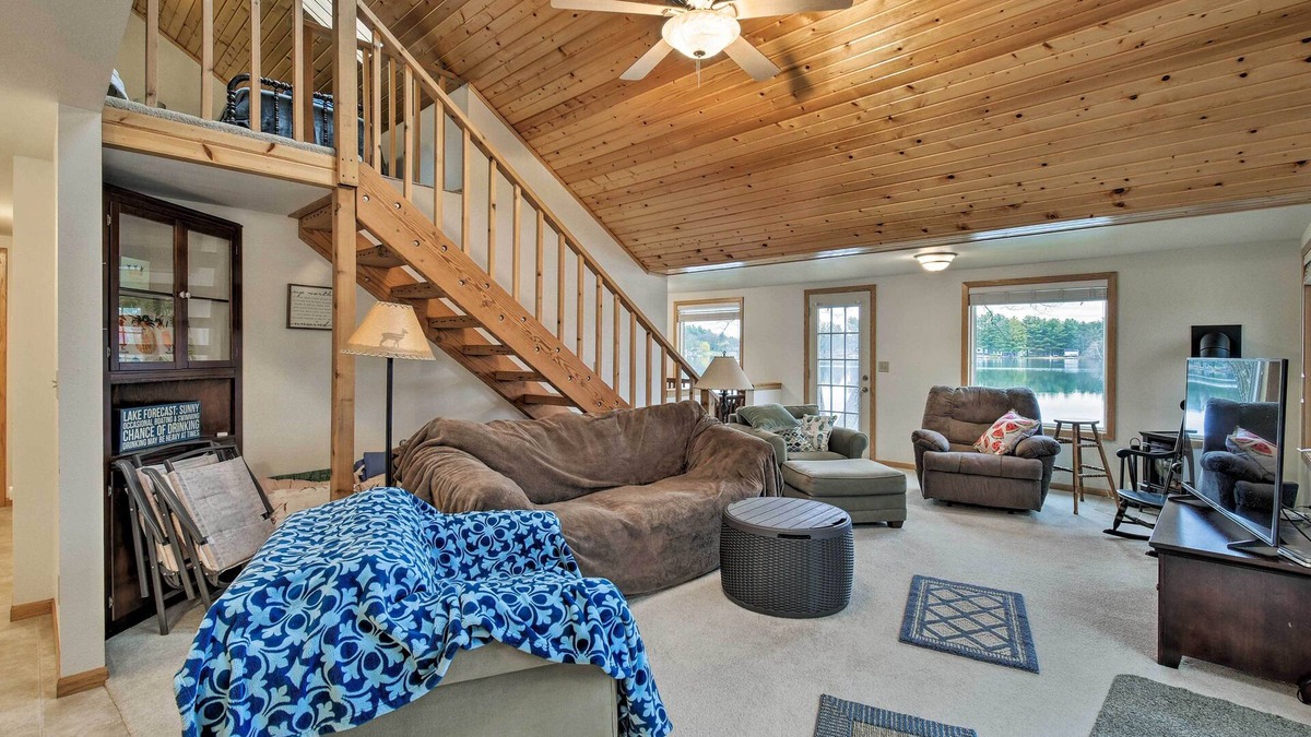Wautoma Cottage | Lakefront Home w/Seasonal Dock - 2 mi to Skiing!
