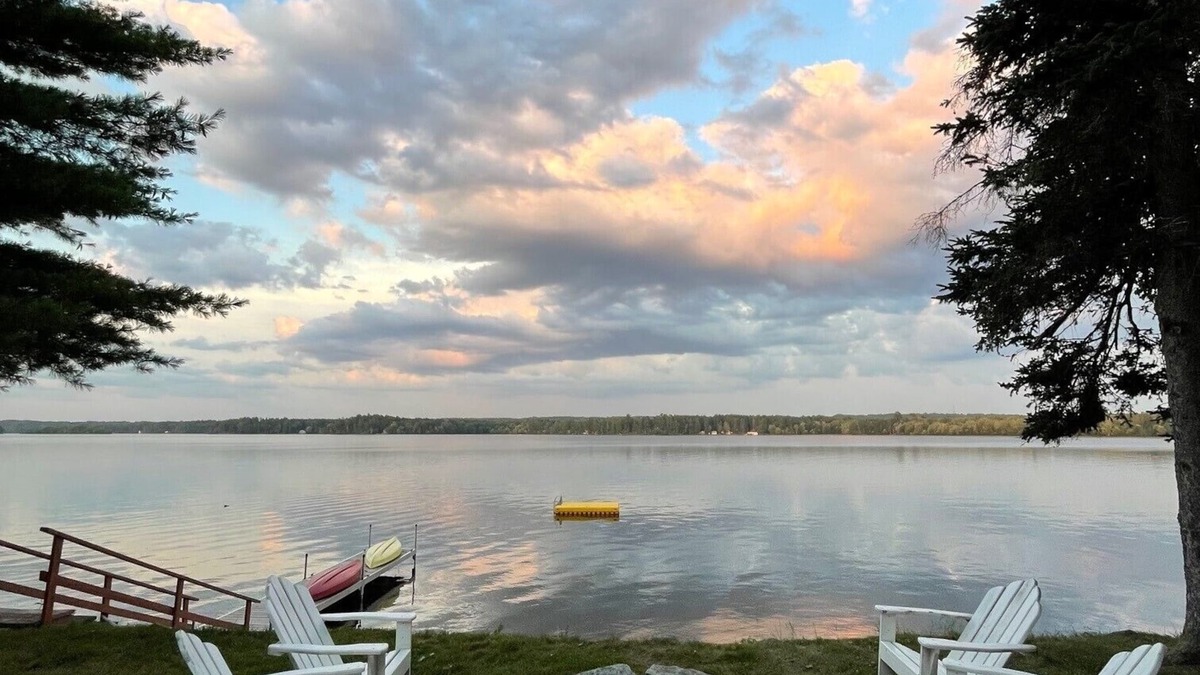 Unity House | * Lakefront Home With All The Ammenities For A Relaxing Getaway!*