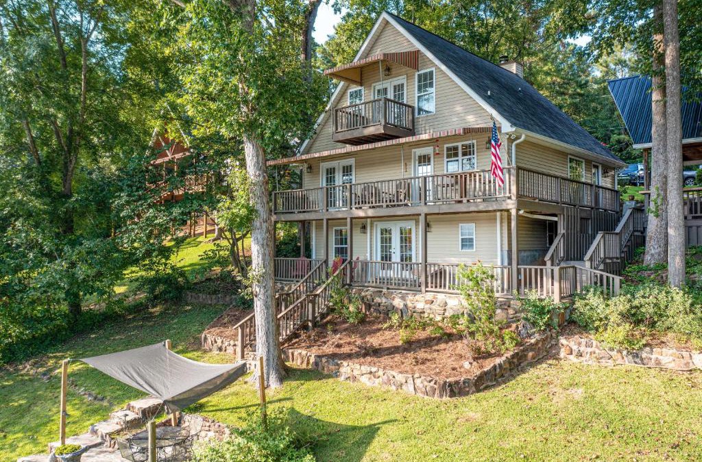 Eatonton House | Lakefront Home with Entertainment Space and Dock!