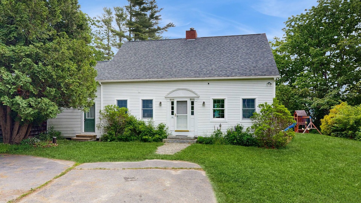 Union House | Lakefront home with large yard, screened porch & amazing views