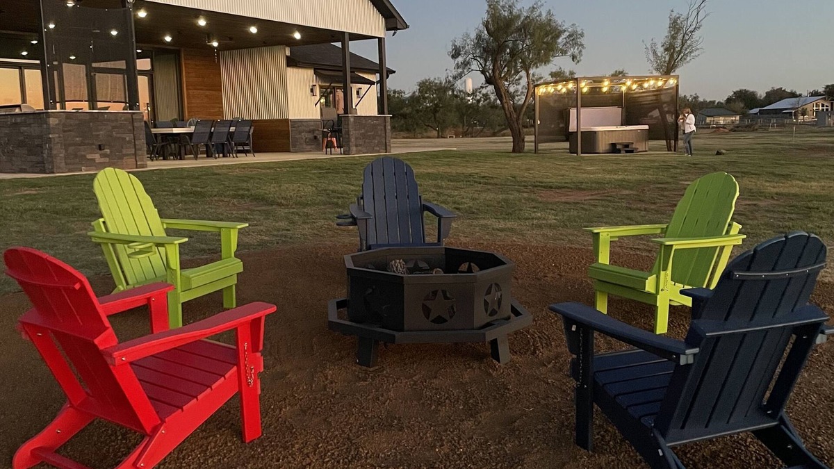 Graford House | Lakefront Home with lit pickleball basketball court & walk-in beach. Sleeps 12.