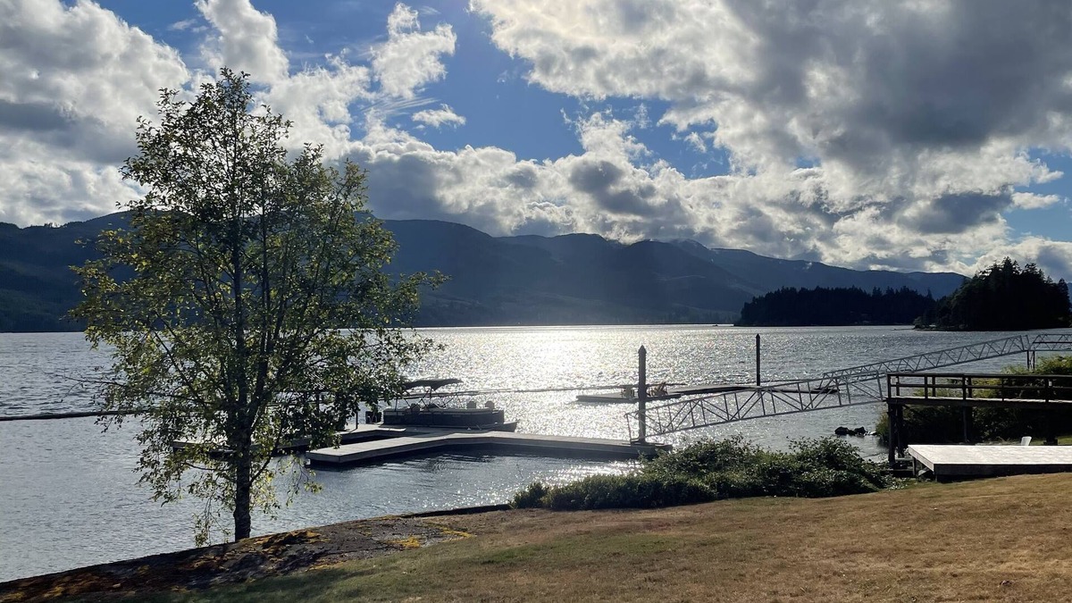 Youbou House | Lakefront home with tennis court & private dock & big back deck & sandy beach