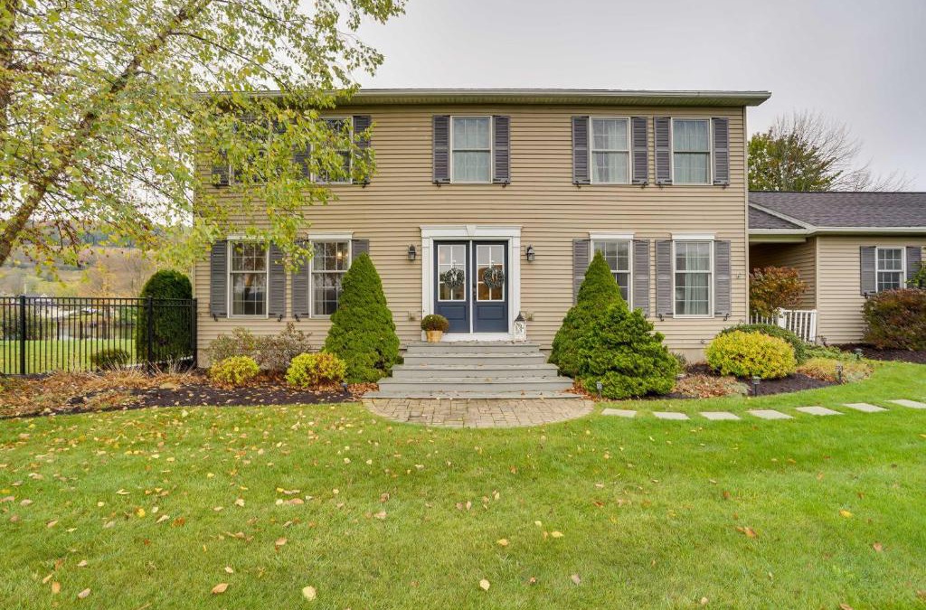 Homer House | Lakefront Homer Abode with Patio and Backyard!