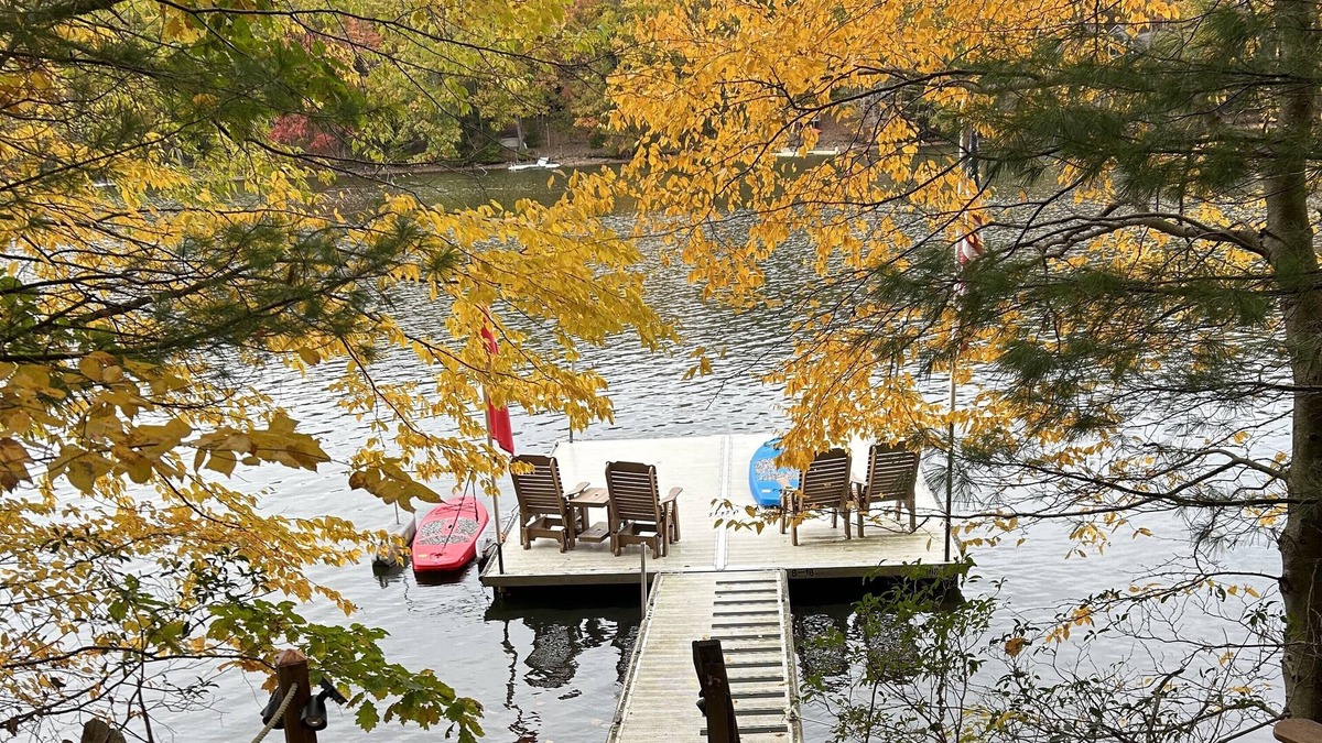 Penelacres Cabin | LAKEFRONT,HOT TUB,KAYAKS,Cozy CABIN, Private Dock,Gardens, OWLS NEST, Deep Creek