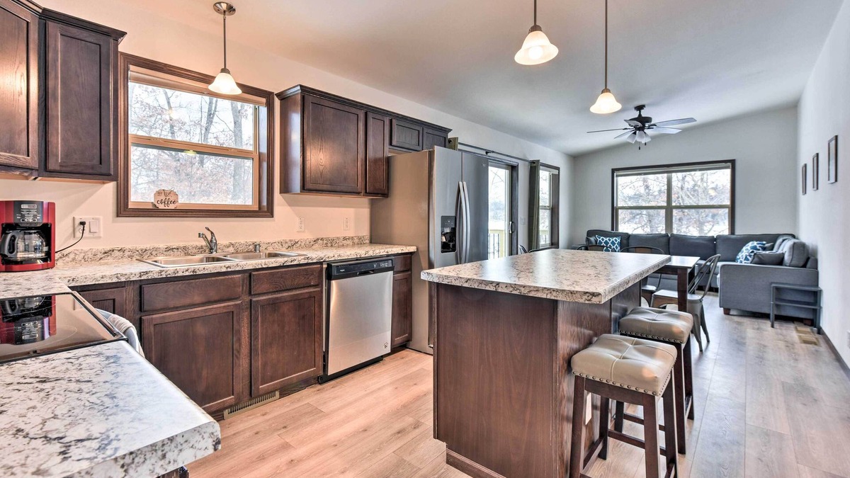 Markville Cabin | Lakefront House Near UTV Trails: Family Friendly!