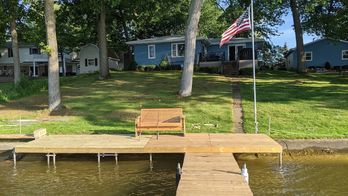 Colon House | Lakefront house on All Sport Palmer Lake with pier to dock your boat/kayak.