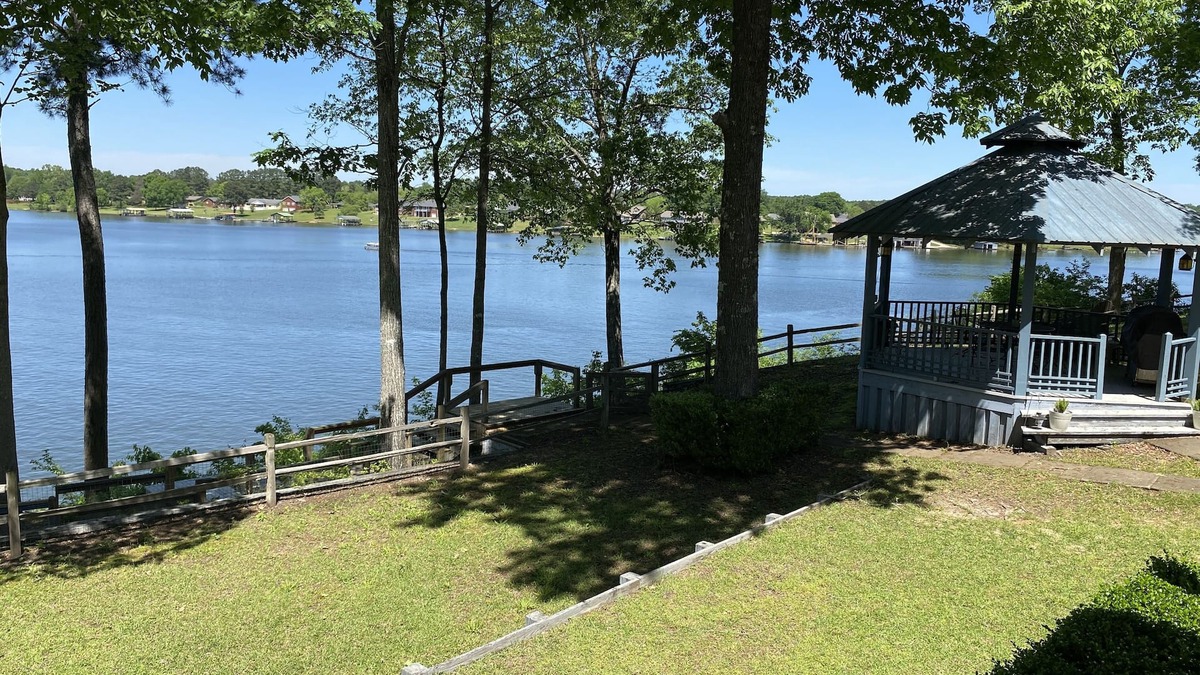 Northport House | LAKEFRONT house on Lake Tuscaloosa