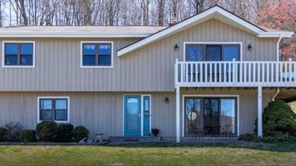 Ridgefield House | Lakefront House Rental for Summer
