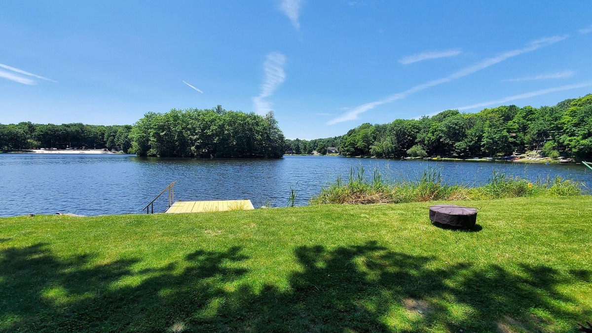 Wallenpaupauk Lake Estates House | Lakefront House- The Peacock