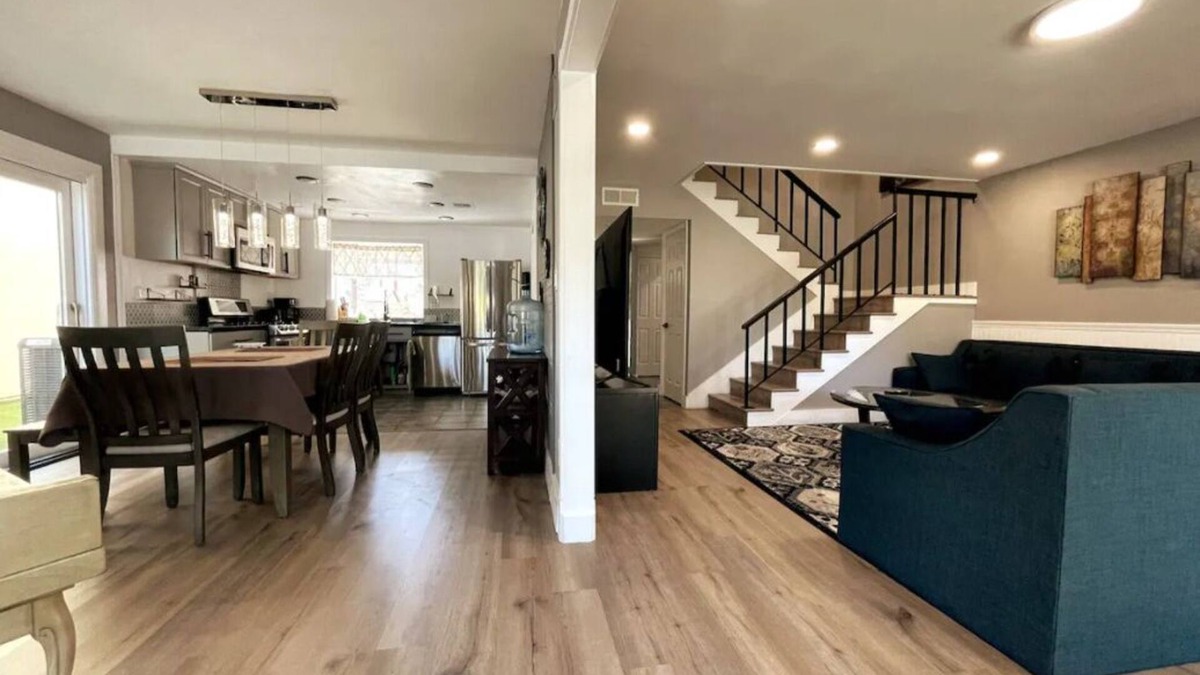 Agoura Hills House | Lakefront house