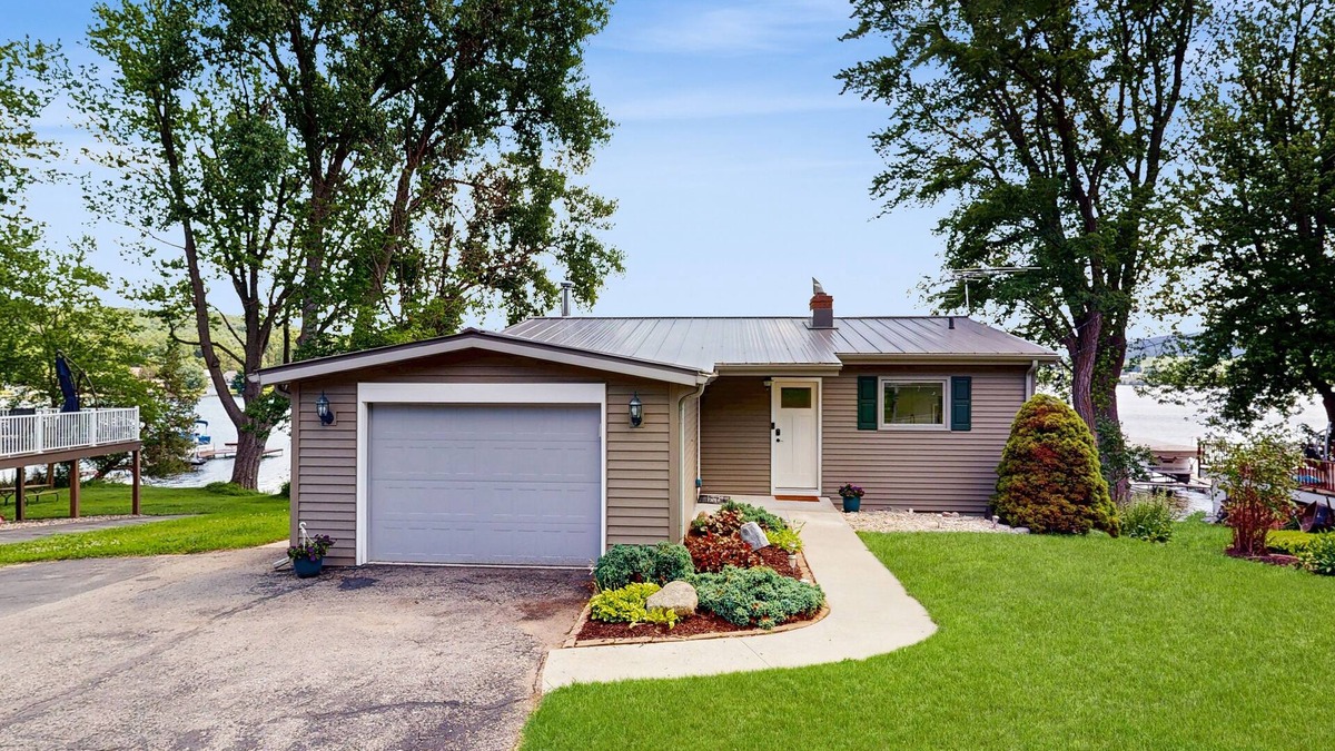 Okee House | Lakefront house with private dock + near restaurants with live music