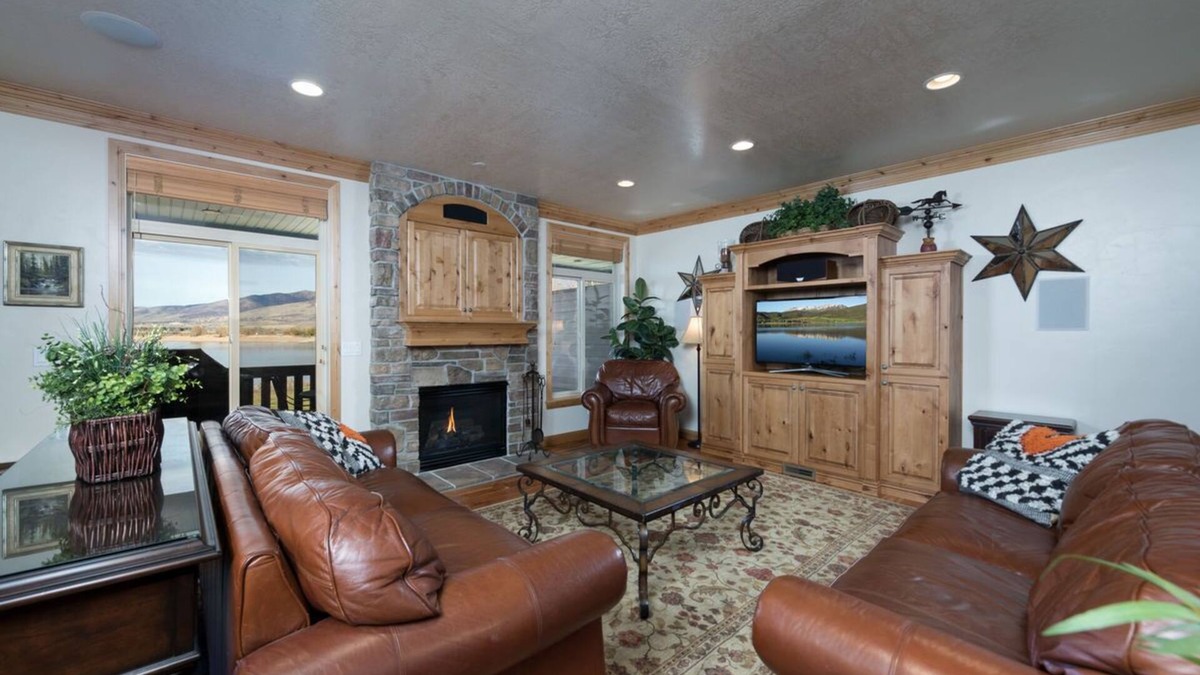 Huntsville Condo | Lakefront Huntsville, Utah Lodging Option - 3 Bedroom Sleeps 10 LS 59