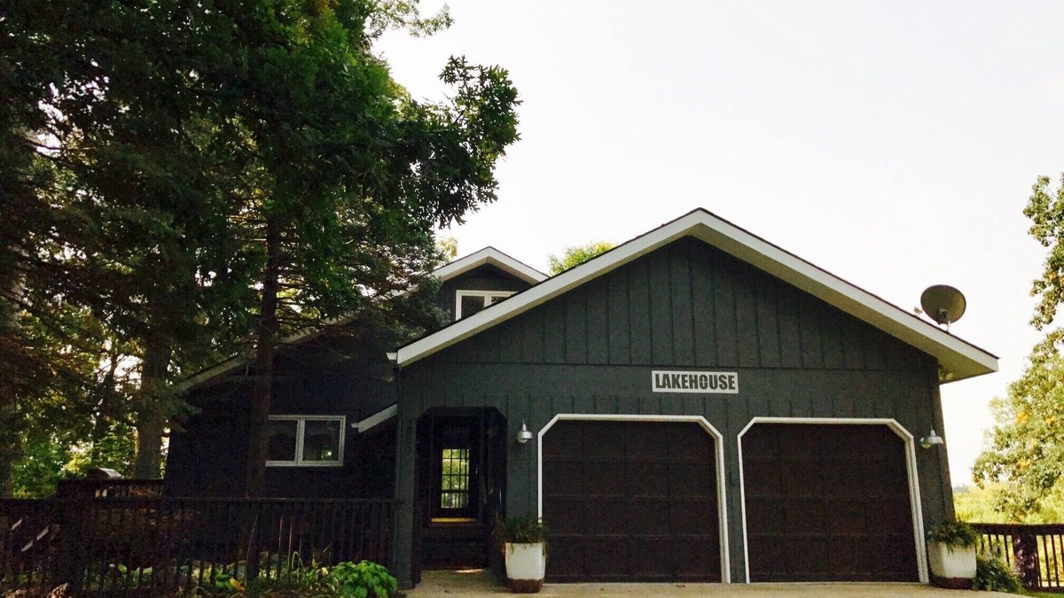 Waterford House | Lakefront Island Inn On Sylvan/Otter Lake