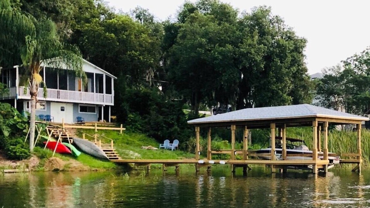Montverde Cottage | LAKEFRONT - kayak, fish, paddleboard, canoe, HOT TUB, golf -near Orlando