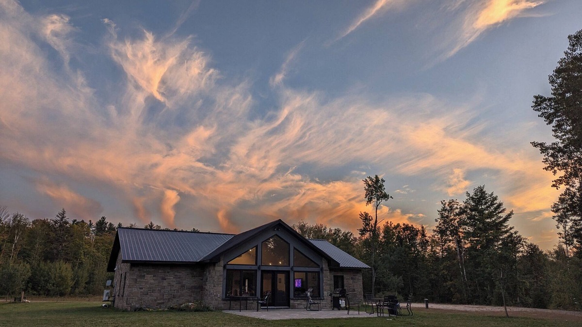 Killaloe House | Lakefront La Casita Cottage on Golden Lake - Modern and inviting