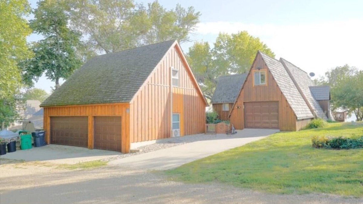 Hamlin County Cabin | Lakefront Lake Poinsett Cottage with Private Beach