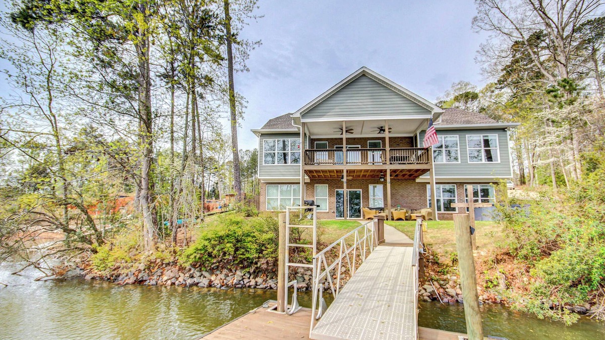 Leesville House | Lakefront Leesville Retreat w/Private Dock!
