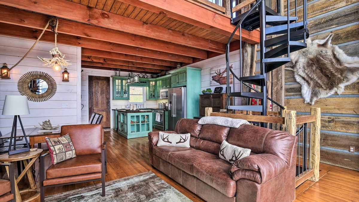 Sharon Grove Cabin | Lakefront Lewisburg Vacation Rental w/Deck!