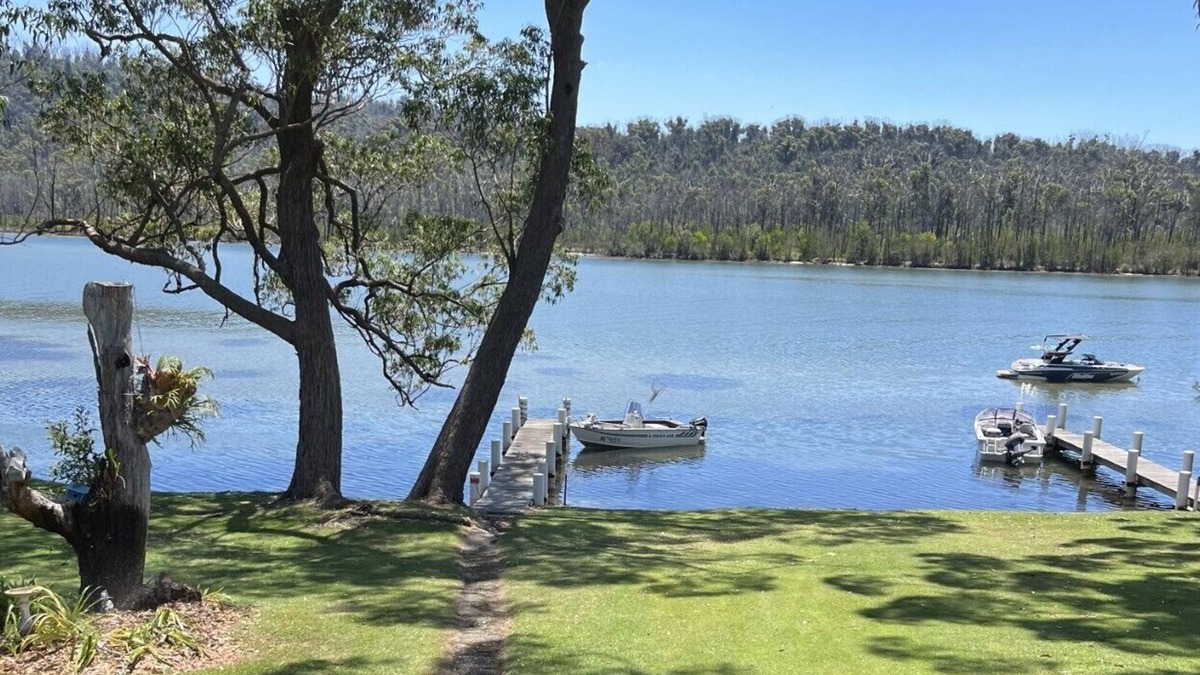 Lake Conjola House | Lakefront location with private jetty