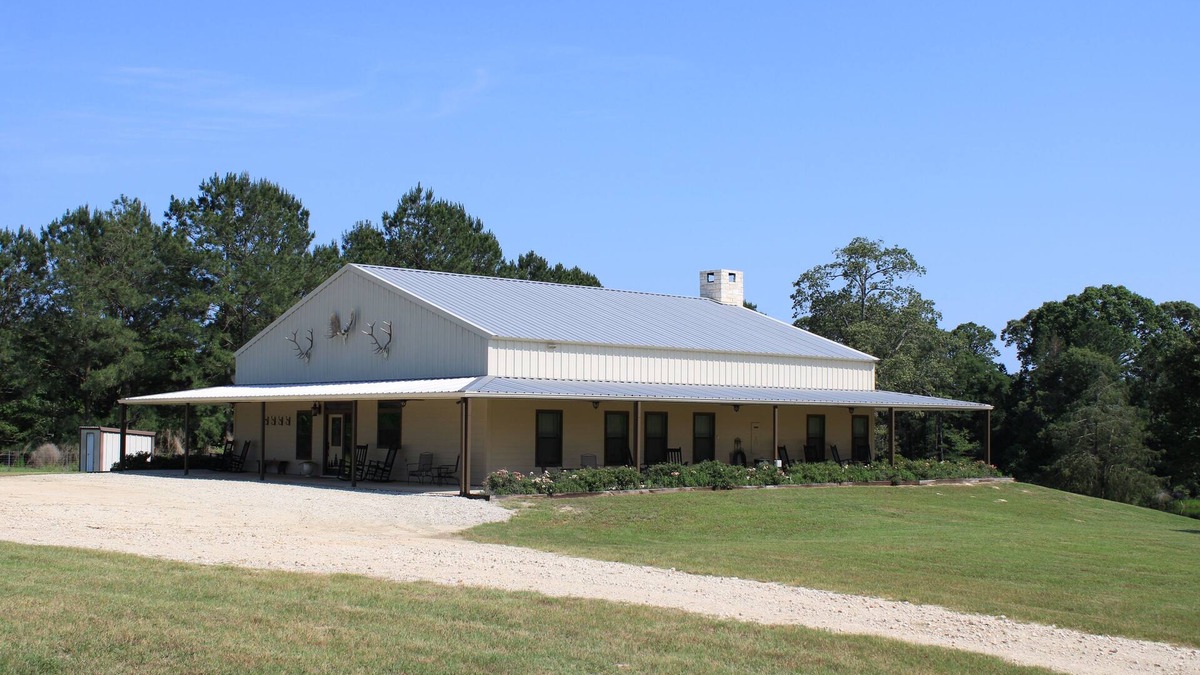 Grapeland House | Lakefront Lodge perfect for families or hunters.