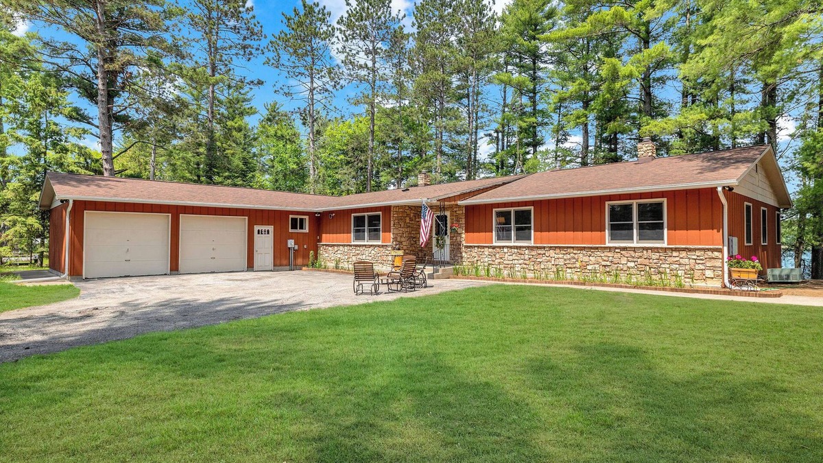Riverview House | Lakefront Lodge-Private Dock-Swimming-Game Room