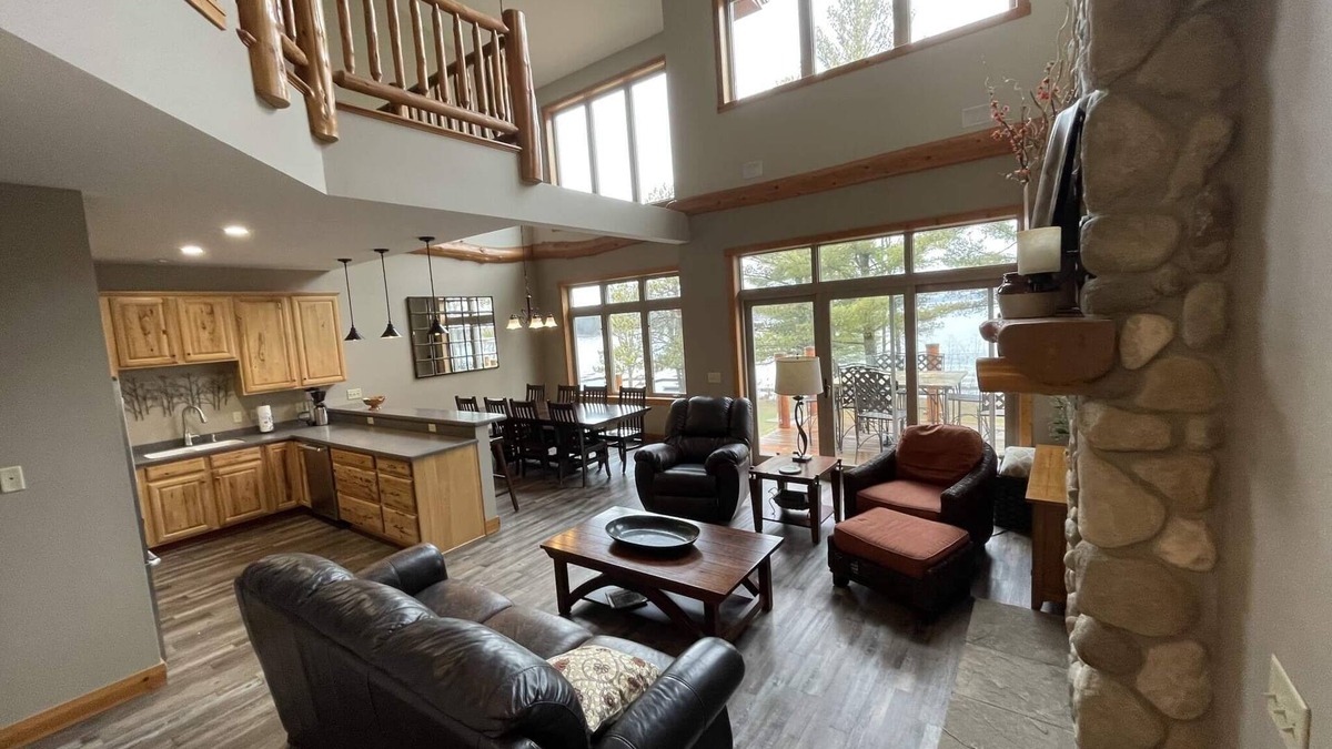McGregor House | Lakefront Lodge - spacious-luxurious