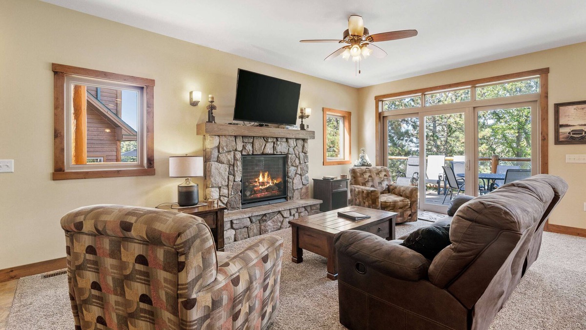 McGregor House | Lakefront Lodge - spacious-luxurious