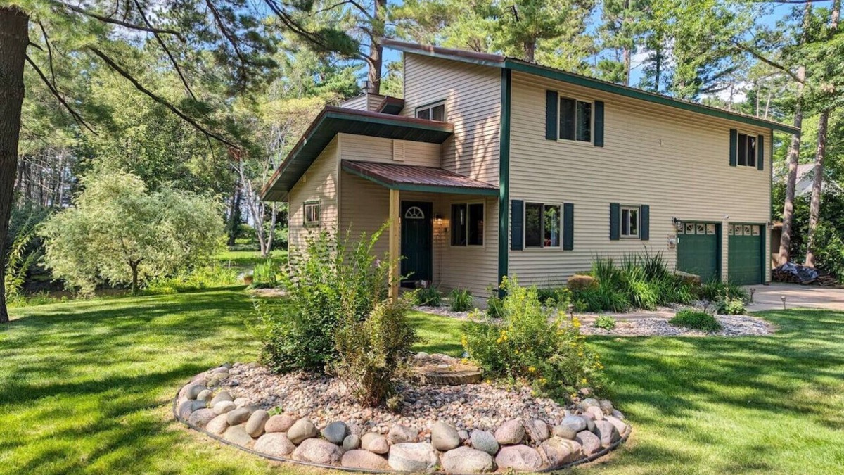 Wausau Cabin | Lakefront Lodge w/hot tub, fireplace & fire pit