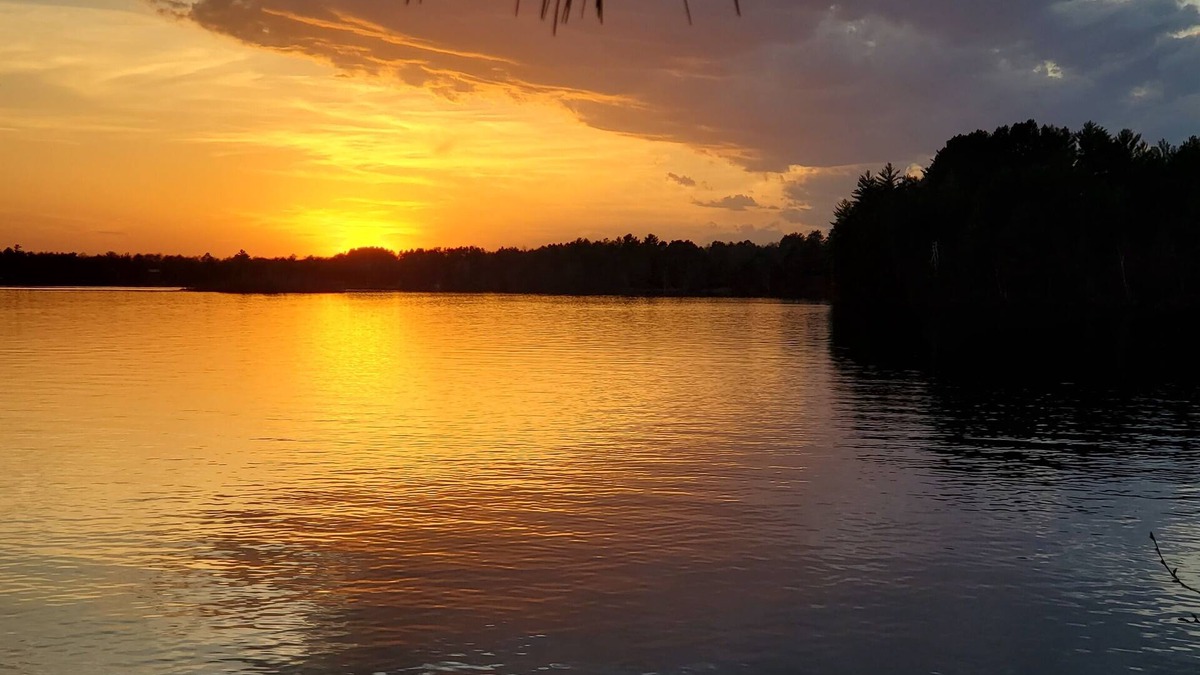 Tomahawk Cabin | Lakefront Lodging, Beach, Fire Pit, Bar & Grill, Rentals, Live Music, Trails