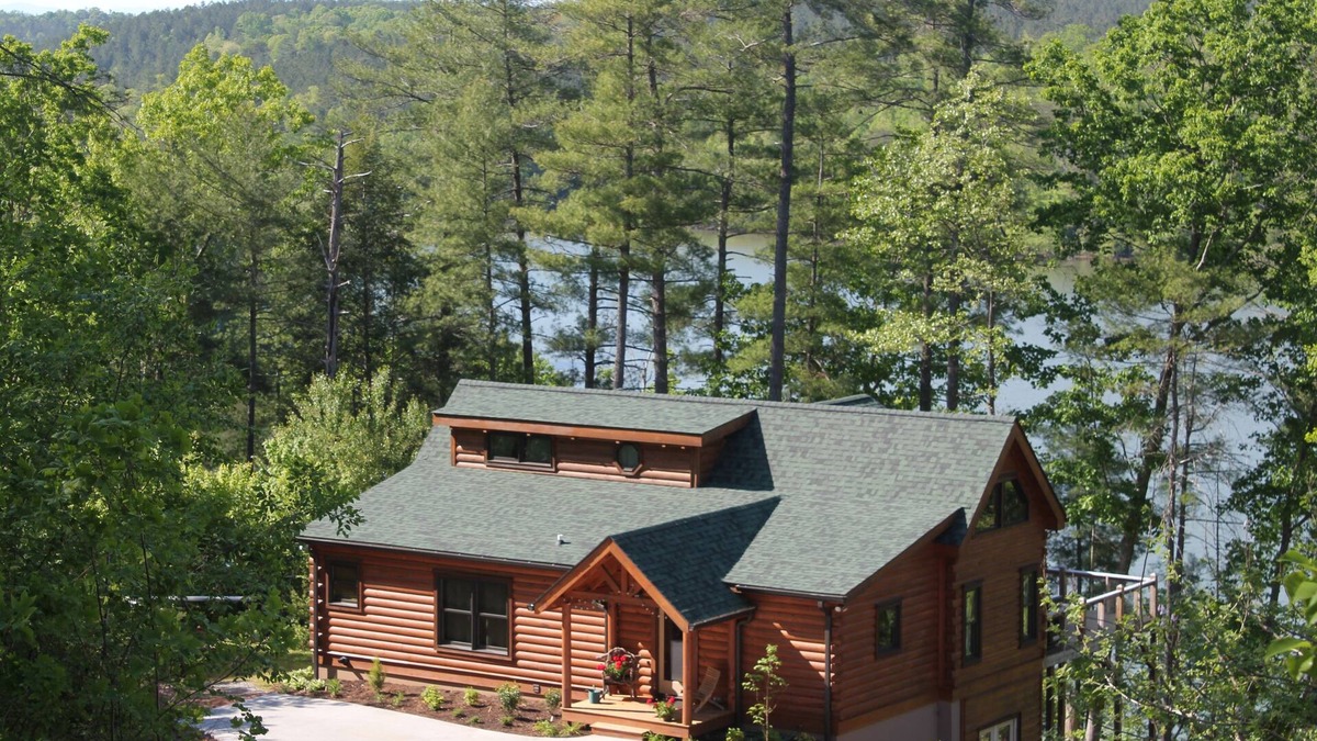 Valdese Cabin | Lakefront Log Cabin with private dock on Lake Rhodhiss with Kayaks & Paddleboard