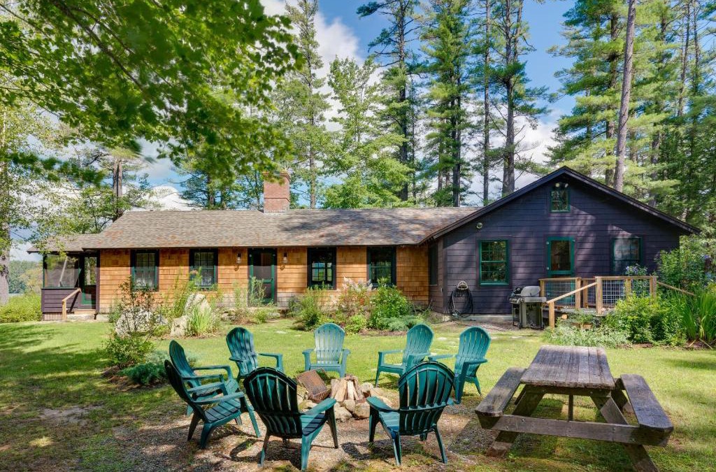 Center Lovell House | Lakefront Lovell Home with Dock Walk to Town Beach!