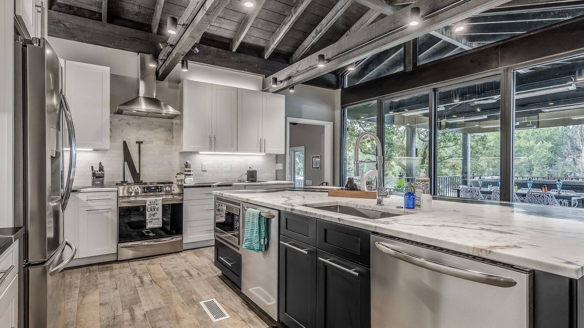 Cleora House | Lakefront Luxury at Grand Lake - PRIVATE DOCK, SWIMSPA & GAME ROOM